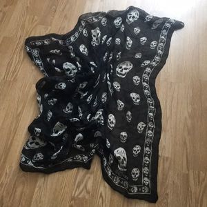 COPY - Alexander McQueen classic skull scarf